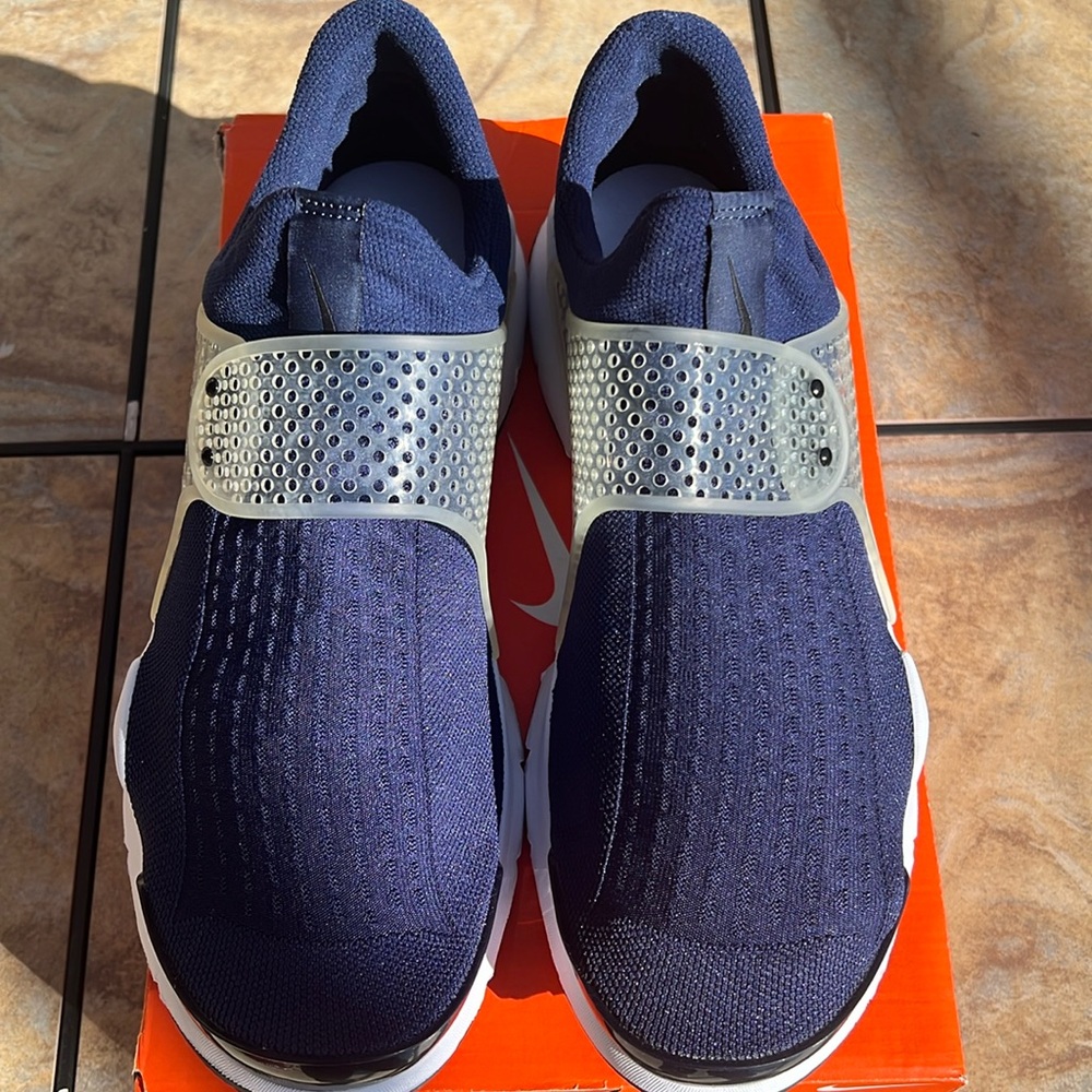 DS Men’s Nike Sock dart size 13